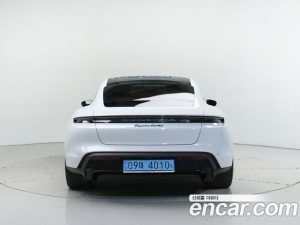 Porsche Taycan Turbo 2023 года из Южной Кореи
