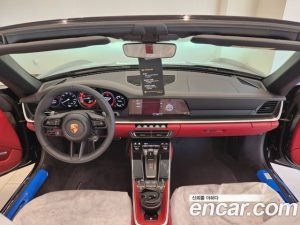 Porsche 911 CARRERA 4 GTS Cabriolet 2023 года из Южной Кореи