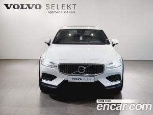Volvo V60 B5 ULTIMATE AWD 2023 года из Южной Кореи