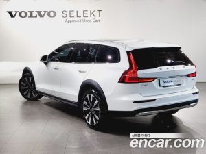 Volvo V60 B5 ULTIMATE AWD 2023 года из Южной Кореи