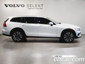 Volvo V60 B5 ULTIMATE AWD 2023 года из Южной Кореи
