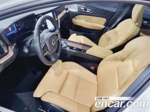 Volvo V60 B5 ULTIMATE AWD 2023 года из Южной Кореи