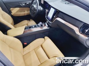 Volvo V60 B5 ULTIMATE AWD 2023 года из Южной Кореи
