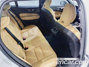 Volvo V60 B5 ULTIMATE AWD 2023 года из Южной Кореи