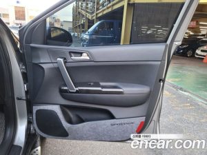 Kia Sportage Бензин 2.0 2WD 2022 года из Южной Кореи