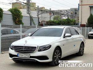 Mercedes-Benz E-Class E300e 4MATIC Exclusive 2020 года из Южной Кореи