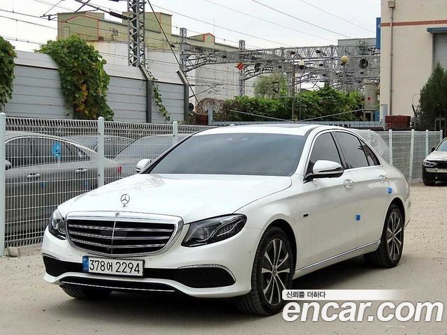 Mercedes-Benz E-Class E300e 4MATIC Exclusive 2020 года из Кореи