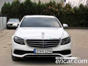 Mercedes-Benz E-Class E300e 4MATIC Exclusive 2020 года из Южной Кореи