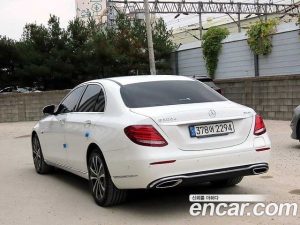 Mercedes-Benz E-Class E300e 4MATIC Exclusive 2020 года из Южной Кореи