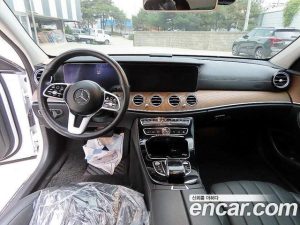 Mercedes-Benz E-Class E300e 4MATIC Exclusive 2020 года из Южной Кореи