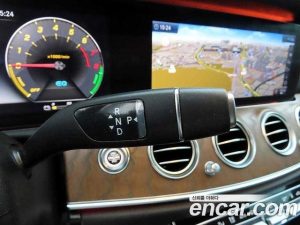 Mercedes-Benz E-Class E300e 4MATIC Exclusive 2020 года из Южной Кореи