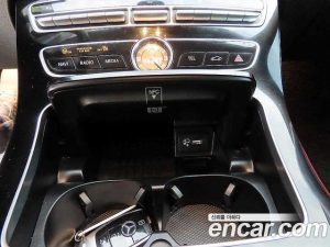 Mercedes-Benz E-Class E300e 4MATIC Exclusive 2020 года из Южной Кореи