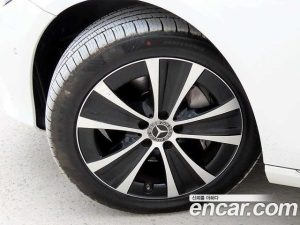 Mercedes-Benz E-Class E300e 4MATIC Exclusive 2020 года из Южной Кореи
