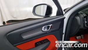 Volvo XC40 B4 R-디자인 2021 года из Южной Кореи