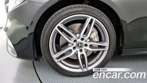 Mercedes-Benz E-Class E300 4MATIC AMG Line 2020 года из Южной Кореи