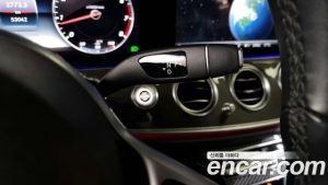 Mercedes-Benz E-Class E300 4MATIC AMG Line 2020 года из Южной Кореи