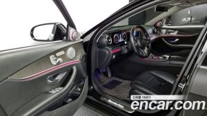 Mercedes-Benz E-Class E300 4MATIC AMG Line 2020 года из Южной Кореи