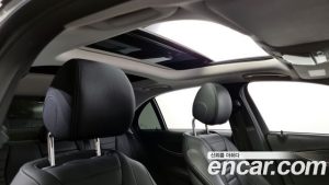 Mercedes-Benz E-Class E300 4MATIC AMG Line 2020 года из Южной Кореи