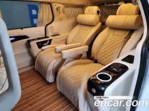 Kia Carnival Бензин 9-Seater HI-Limousine (Special Hi-End Version) 2023 года из Южной Кореи