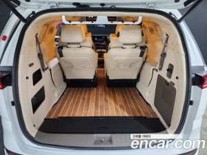 Kia Carnival Бензин 9-Seater HI-Limousine (Special Hi-End Version) 2023 года из Южной Кореи
