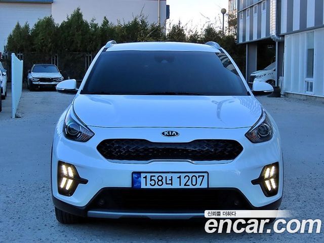 Kia Niro 1.6 HEV 2021 года из Кореи