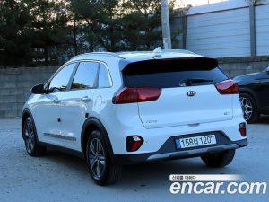 Kia Niro 1.6 HEV 2021 года из Южной Кореи