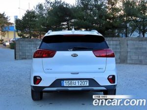 Kia Niro 1.6 HEV 2021 года из Южной Кореи