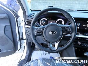 Kia Niro 1.6 HEV 2021 года из Южной Кореи