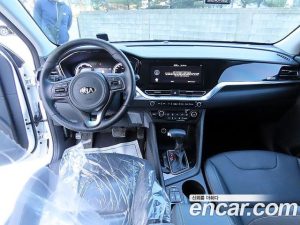 Kia Niro 1.6 HEV 2021 года из Южной Кореи