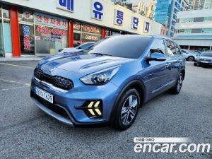 Kia Niro 1.6 HEV 2021 года из Южной Кореи