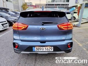 Kia Niro 1.6 HEV 2021 года из Южной Кореи