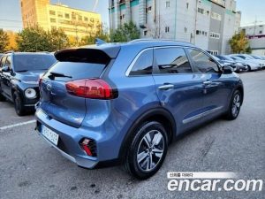 Kia Niro 1.6 HEV 2021 года из Южной Кореи