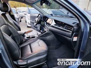 Kia Niro 1.6 HEV 2021 года из Южной Кореи