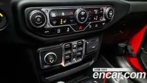 Jeep Wrangler 2.0 Overland Unlimited Top 4Door 80th Anniversary Edition 2021 года из Южной Кореи