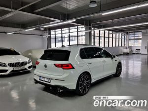 Volkswagen Golf 2.0 GTI 2023 года из Южной Кореи