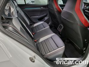 Volkswagen Golf 2.0 GTI 2023 года из Южной Кореи