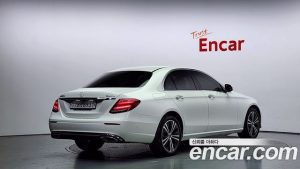 Mercedes-Benz E-Class E220d Avantgarde 2020 года из Южной Кореи