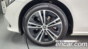 Mercedes-Benz E-Class E220d Avantgarde 2020 года из Южной Кореи