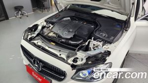 Mercedes-Benz E-Class E220d Avantgarde 2020 года из Южной Кореи