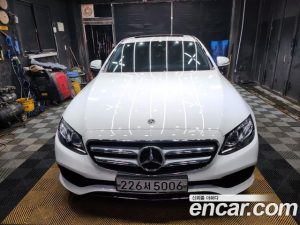 Mercedes-Benz E-Class E220d Avantgarde 2020 года из Южной Кореи