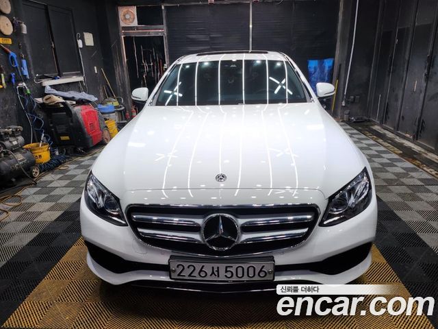 Mercedes-Benz E-Class E220d Avantgarde 2020 года из Кореи