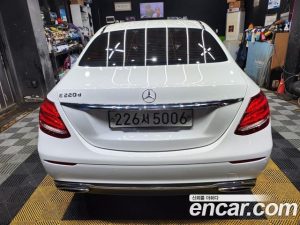 Mercedes-Benz E-Class E220d Avantgarde 2020 года из Южной Кореи
