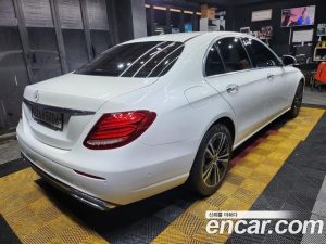 Mercedes-Benz E-Class E220d Avantgarde 2020 года из Южной Кореи