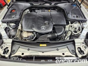 Mercedes-Benz E-Class E220d Avantgarde 2020 года из Южной Кореи