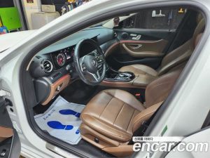 Mercedes-Benz E-Class E220d Avantgarde 2020 года из Южной Кореи