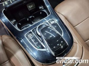 Mercedes-Benz E-Class E220d Avantgarde 2020 года из Южной Кореи