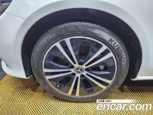 Mercedes-Benz E-Class E220d Avantgarde 2020 года из Южной Кореи