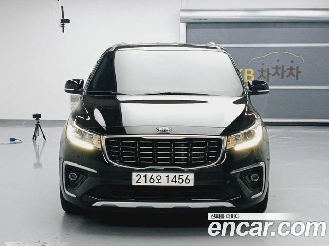 Kia Carnival 9-Seater Luxury 2019 года из Кореи