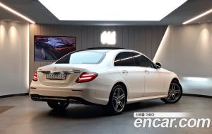 Mercedes-Benz E-Class E300 4MATIC AMG Line 2020 года из Южной Кореи