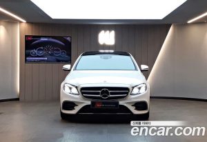 Mercedes-Benz E-Class E300 4MATIC AMG Line 2020 года из Южной Кореи